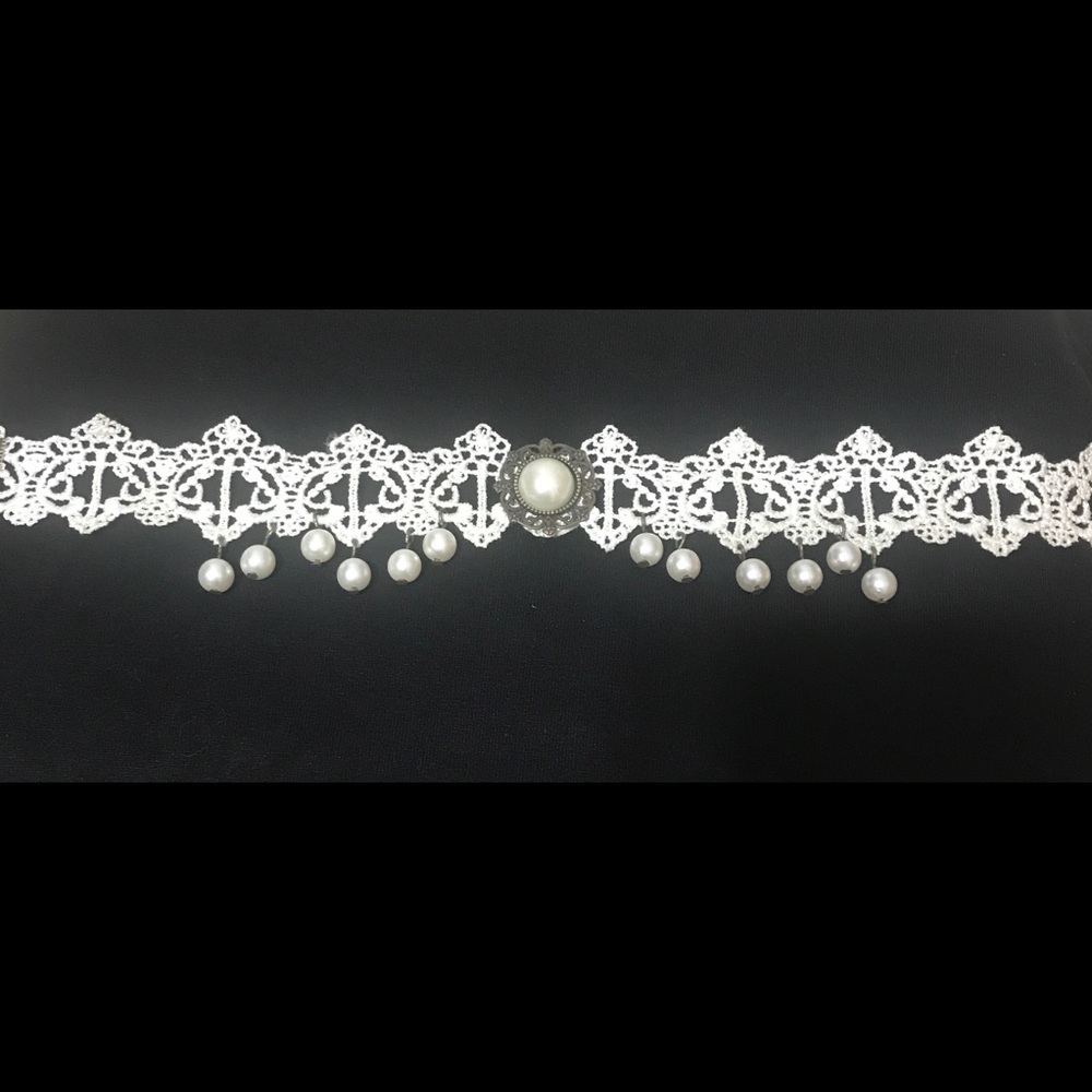 Vintage pearl style statement choker